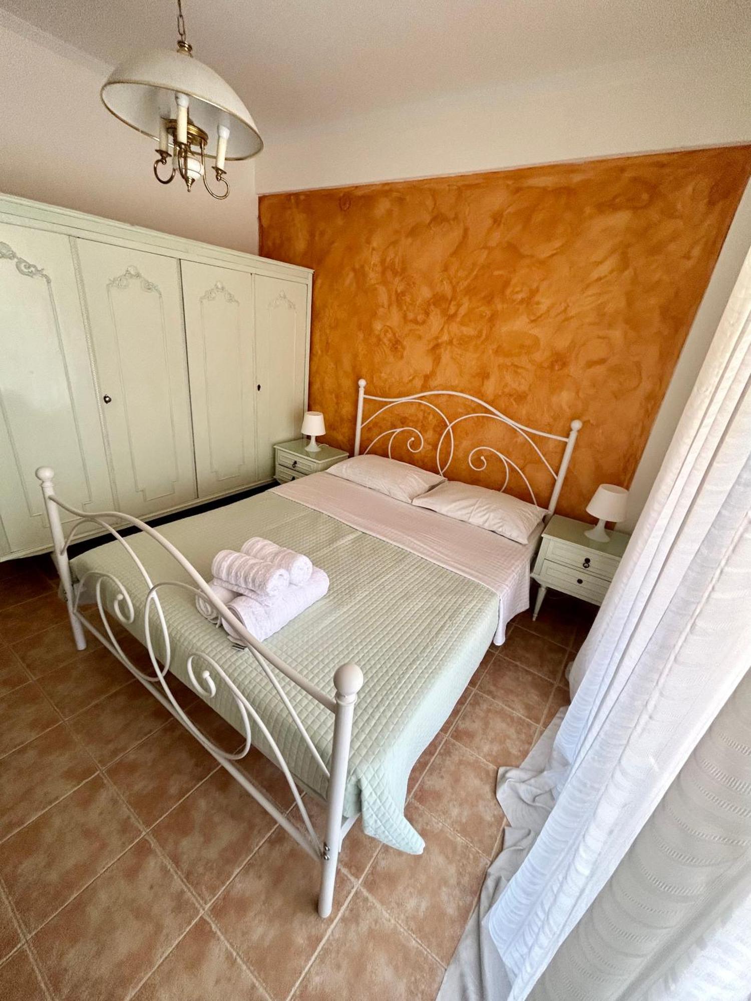 Ritsa Apartment Peraía エクステリア 写真