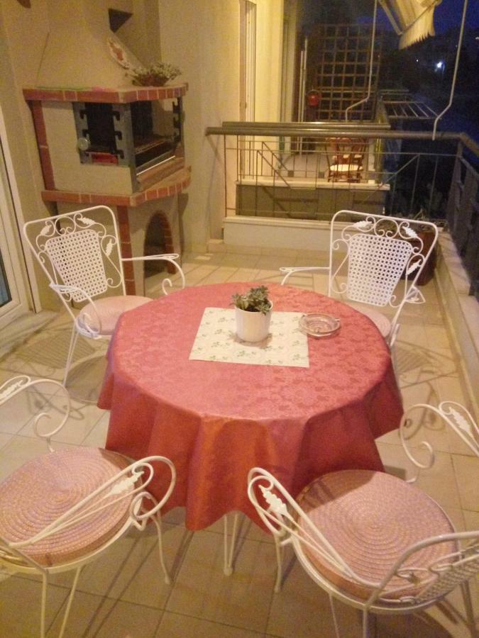 Ritsa Apartment Peraía エクステリア 写真